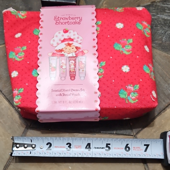 Strawberry Shortcake Hand Cream Set with Pouch - Picture 6 of 6